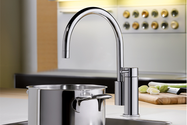 Kitchen tap with high spout
